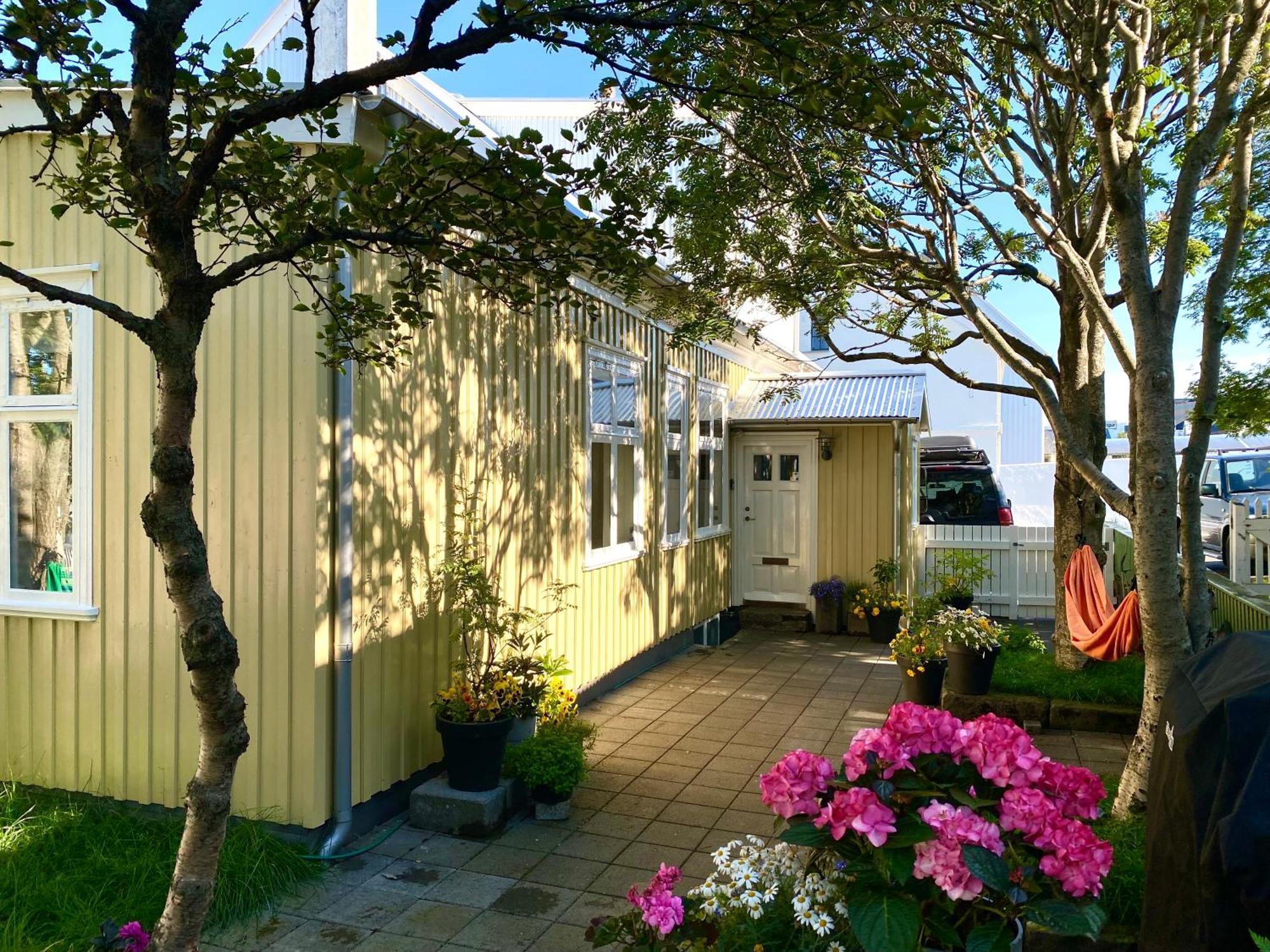 Historic Villa In Downtown Reykjavik Exterior photo